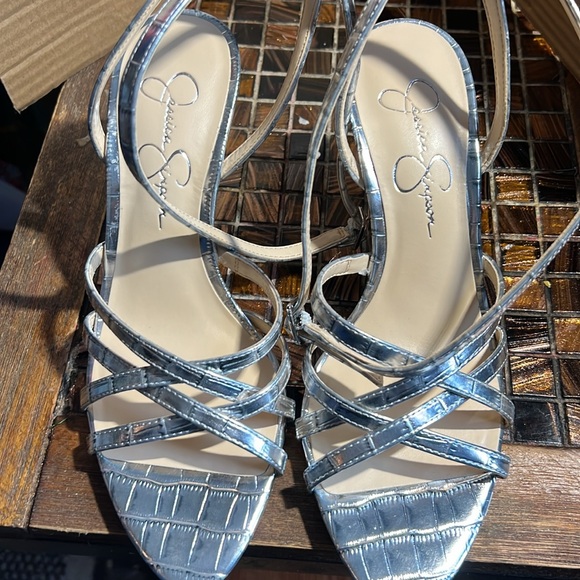 Jessica Simpson strappy silver sandals size 7 - Picture 2 of 4